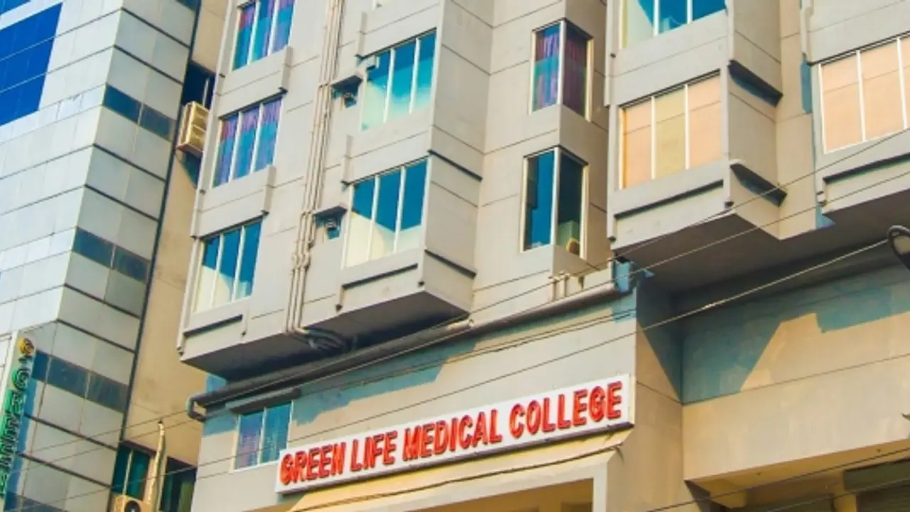 Green Life Medical College building in Dhaka
